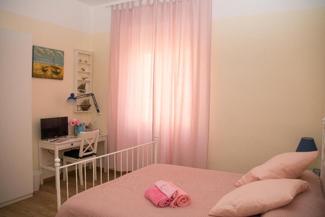 La Casa Dei Nonni Apartment Livorno Bagian luar foto