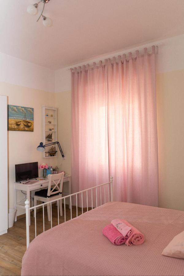 La Casa Dei Nonni Apartment Livorno Bagian luar foto