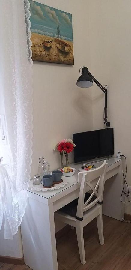 La Casa Dei Nonni Apartment Livorno Bagian luar foto