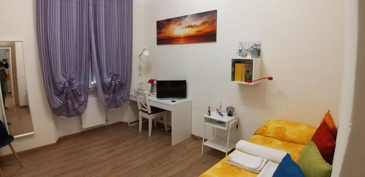 La Casa Dei Nonni Apartment Livorno Bagian luar foto
